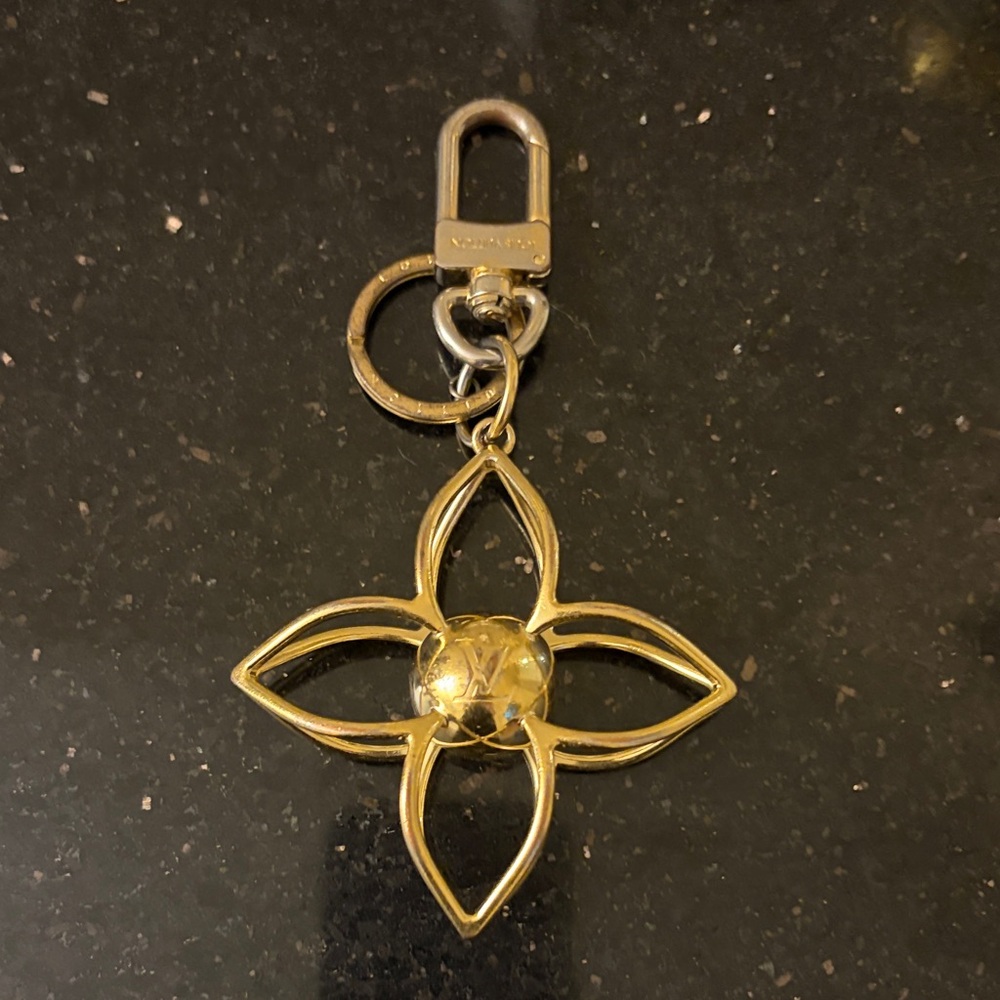 Louis Vuitton Gold Floral Key Holder - Picture 6 of 6